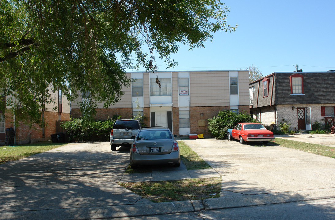 2400 Richland Ave in Metairie, LA - Building Photo