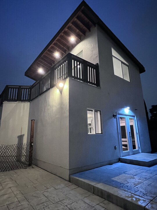 5446 Hazeltine Ave in Los Angeles, CA - Building Photo