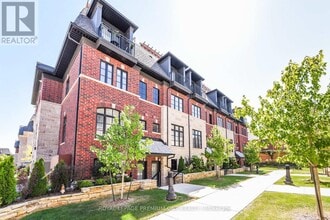50 Lunar Cres in Mississauga, ON - Building Photo - Building Photo