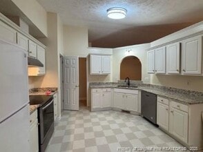 1135 Derbyshire Rd in Fayetteville, NC - Building Photo - Building Photo