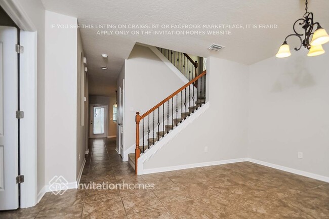 6104 Fishhawk Crossing Blvd in Fish Hawk, FL - Building Photo - Building Photo