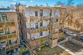 2922 W Logan Blvd, Unit 2922-GDN in Chicago, IL - Building Photo - Building Photo