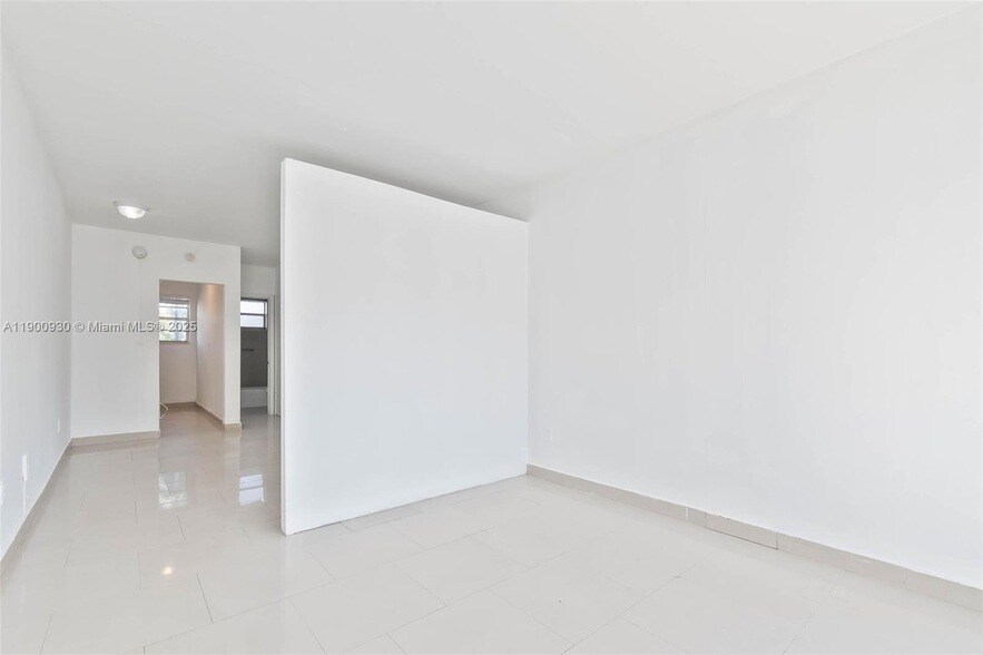 1685 Jefferson Ave, Unit 03 in Miami Beach, FL - Building Photo