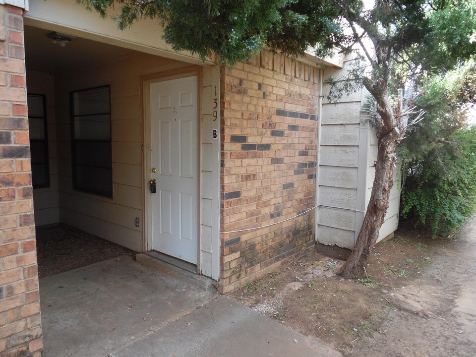 139 N Troy Ave in Lubbock, TX - Building Photo