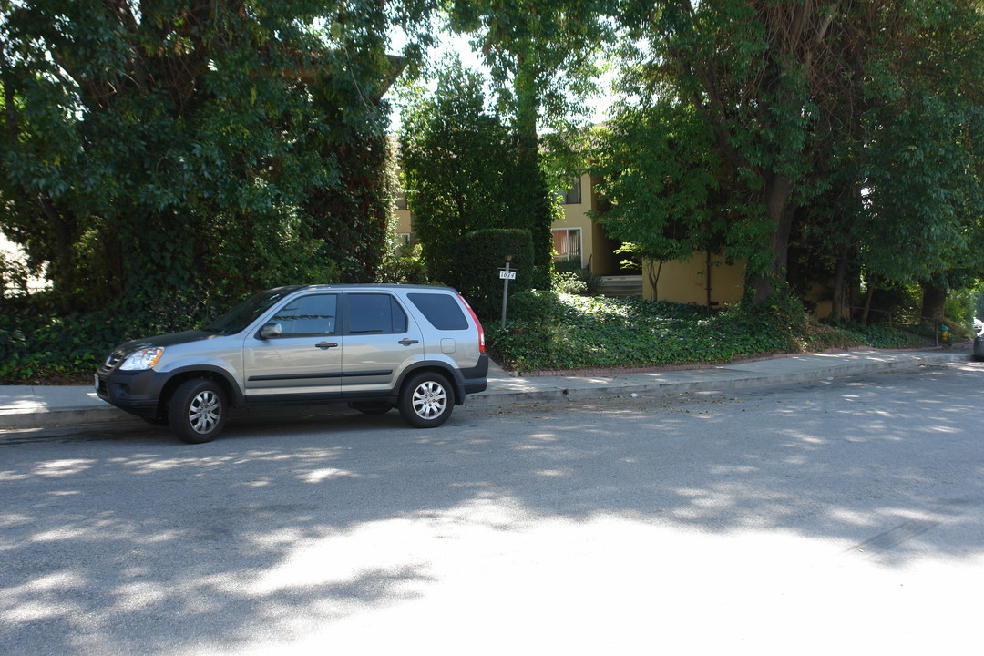 1674 Amberwood Dr in South Pasadena, CA - Building Photo