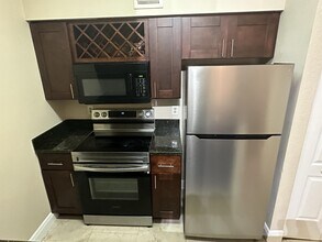 2831 N Oakland Forest Dr in Oakland Park, FL - Building Photo - Building Photo