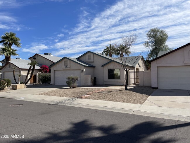 8739 W St John Rd in Peoria, AZ - Building Photo - Building Photo