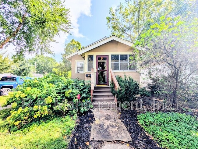 property at 880 19th Ave SE