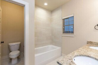 3114 SW Riverstone Ave in Bentonville, AR - Building Photo - Building Photo