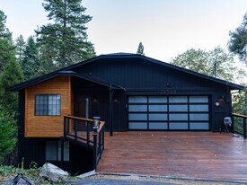 24568 Albrun Dr in Crestline, CA - Building Photo