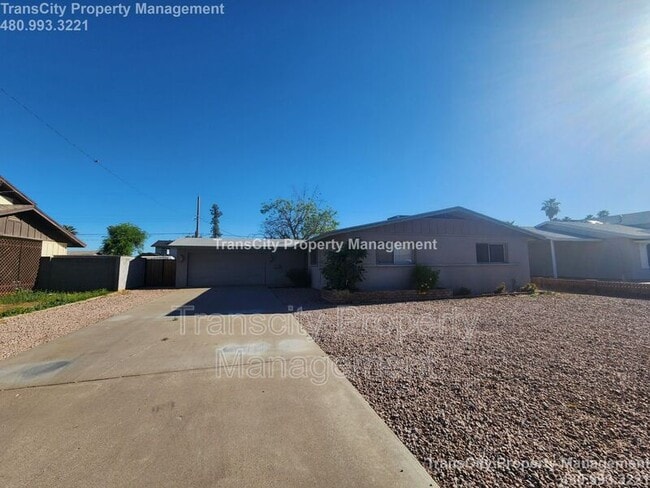 property at 128 E Ellis Dr