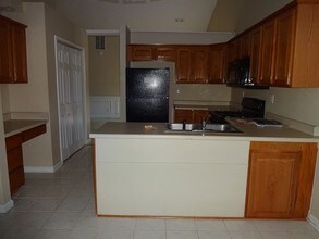 875 Oaklen View Dr in Sugar Hill, GA - Foto de edificio - Building Photo