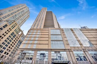 545 N Dearborn St in Chicago, IL - Building Photo