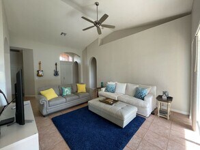 5518 Place Lake Dr in Fort Pierce, FL - Building Photo - Building Photo