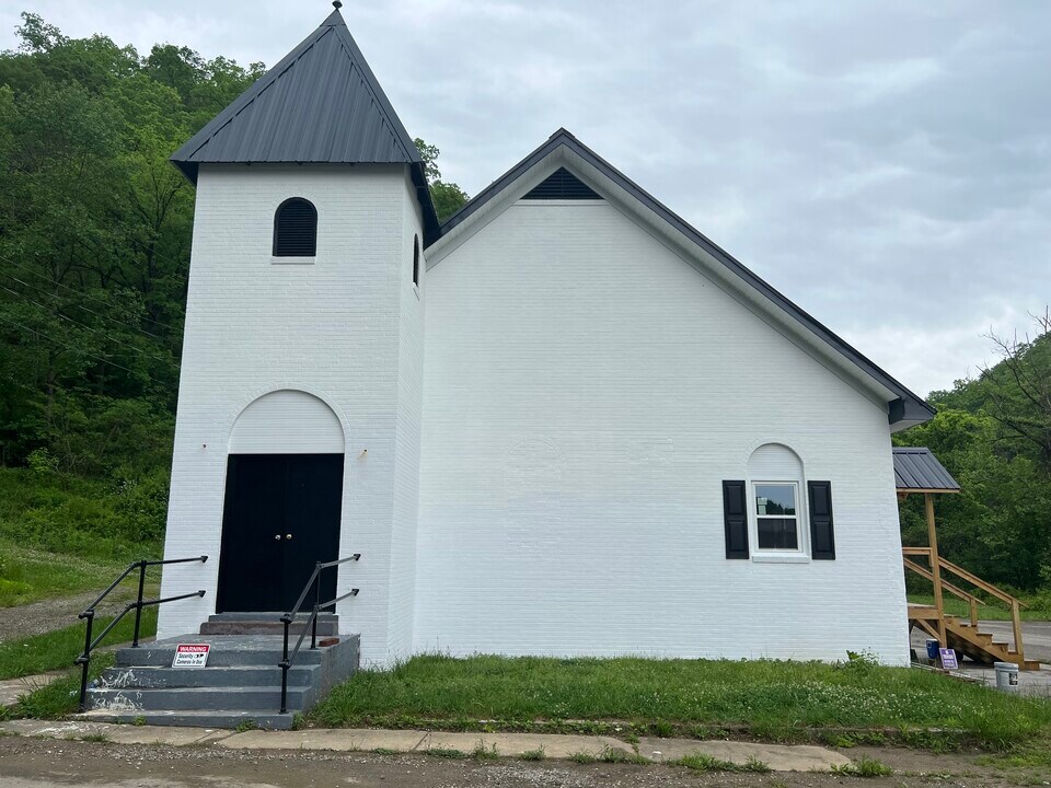 143 Ferguson Ln, Unit 143 Ferguson Lane in Pikeville, KY - Building Photo