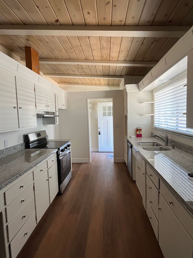 1116 S Sowell St in Visalia, CA - Building Photo - Building Photo
