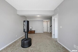 5294 Pandit Dr in Bettendorf, IA - Building Photo - Building Photo