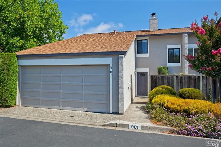 901 Sycamore Dr in Novato, CA - Foto de edificio