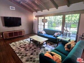 6646 Mammoth Ave in Los Angeles, CA - Building Photo - Building Photo
