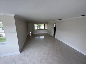 1540 NE 191st St in Miami, FL - Building Photo - Building Photo