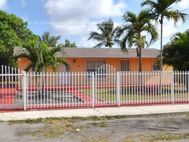 4825 NW 189th Terrace in Miami Gardens, FL - Building Photo