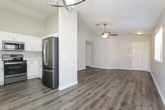 21635 N 29th Dr in Phoenix, AZ - Foto de edificio - Building Photo