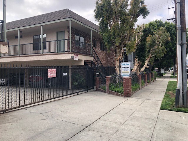 1616 Grismer Ave in Burbank, CA - Building Photo