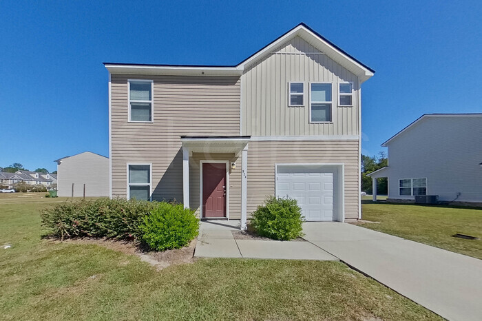 924 Sanford Ln in Hinesville, GA - Building Photo