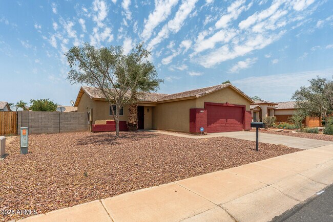 724 E Roberts Ave in Buckeye, AZ - Building Photo - Building Photo
