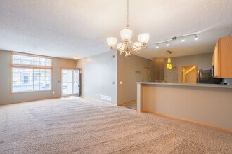 17985 96th Ave N in Osseo, MN - Foto de edificio - Building Photo