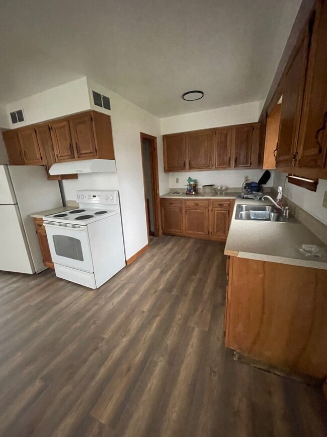 677 Owsley St in Masury, OH - Foto de edificio - Building Photo