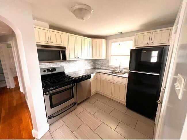 15 Alpheus Rd, Unit 2 in Boston, MA - Building Photo - Building Photo