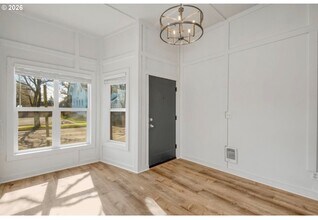 595 Highland Ave NE in Salem, OR - Building Photo - Building Photo