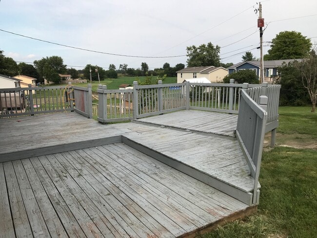 302 Windsor Dr in Churubusco, IN - Building Photo - Building Photo