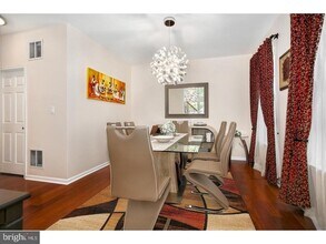 93 Windsor Pond Rd in West Windsor Township, NJ - Building Photo - Building Photo