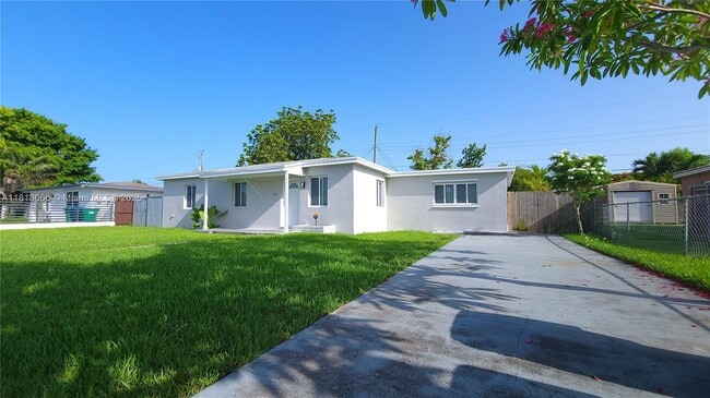 7410 SW 37th St in Miami, FL - Building Photo - Building Photo