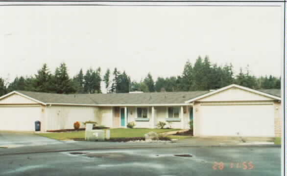 6715-6717 47th St. Ct W in University Place, WA - Building Photo