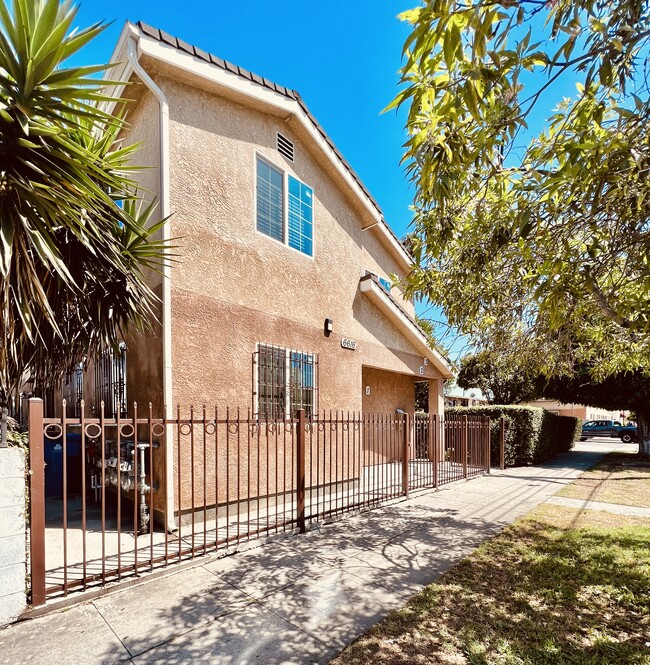 6616 S Figueroa St in Los Angeles, CA - Building Photo - Building Photo