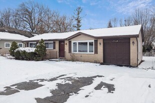 221 58th St in Clarendon Hills, IL - Building Photo