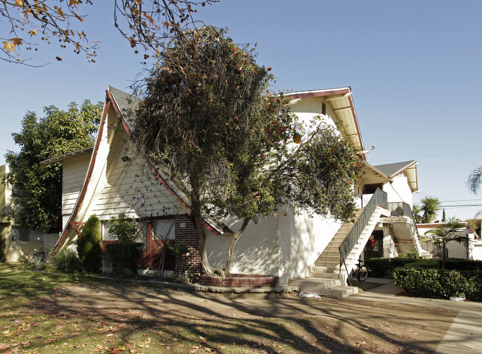 626 Karesh Ave in Pomona, CA - Foto de edificio