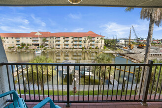 Mariner's Cay Marina Condos in Corpus Christi, TX - Building Photo - Building Photo