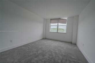 15600 NW 7th Ave in Miami, FL - Building Photo - Building Photo