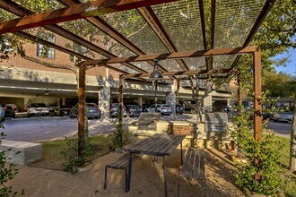 2235 E 6th St in Austin, TX - Building Photo - Building Photo