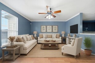 8030 Singing Sonnet Ln in Houston, TX - Building Photo