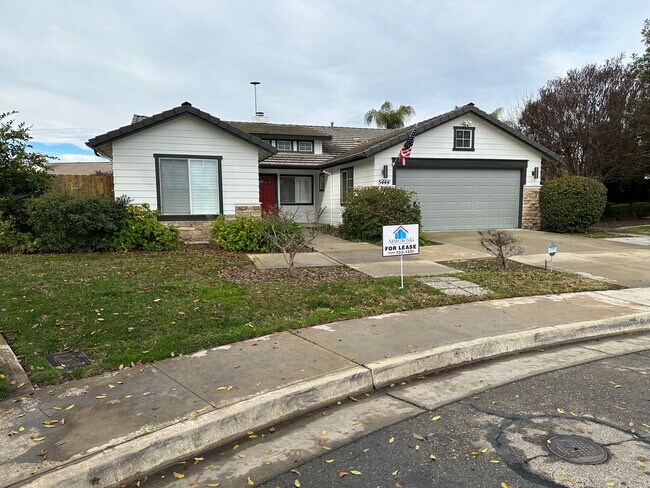 5444 W Sunnyside Ct in Visalia, CA - Building Photo - Building Photo