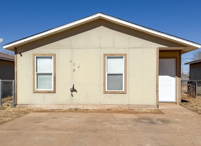 304 81st St in Lubbock, TX - Building Photo - Building Photo