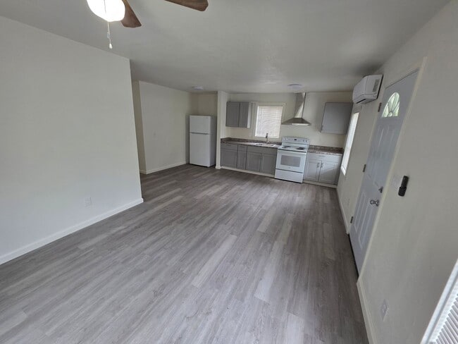 116 Olive St in Crescent City, CA - Building Photo - Building Photo