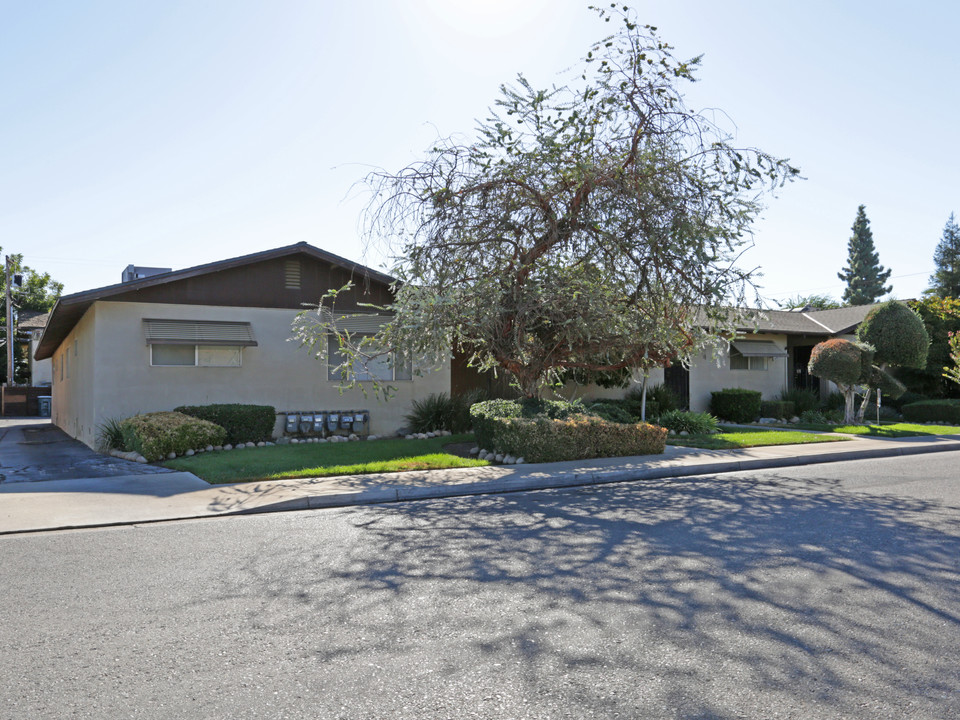 West Winds Apartments in Clovis, CA - Building Photo