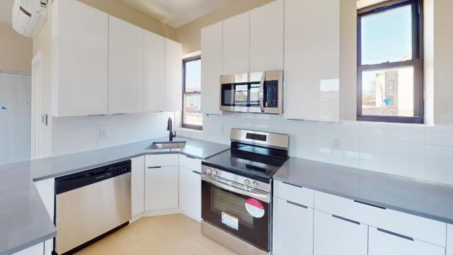 2076 E 17th St-Unit -2A in Brooklyn, NY - Building Photo