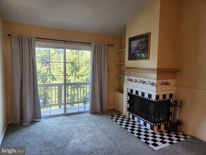 22016 Beacon Hill Dr in Southampton, PA - Building Photo - Building Photo